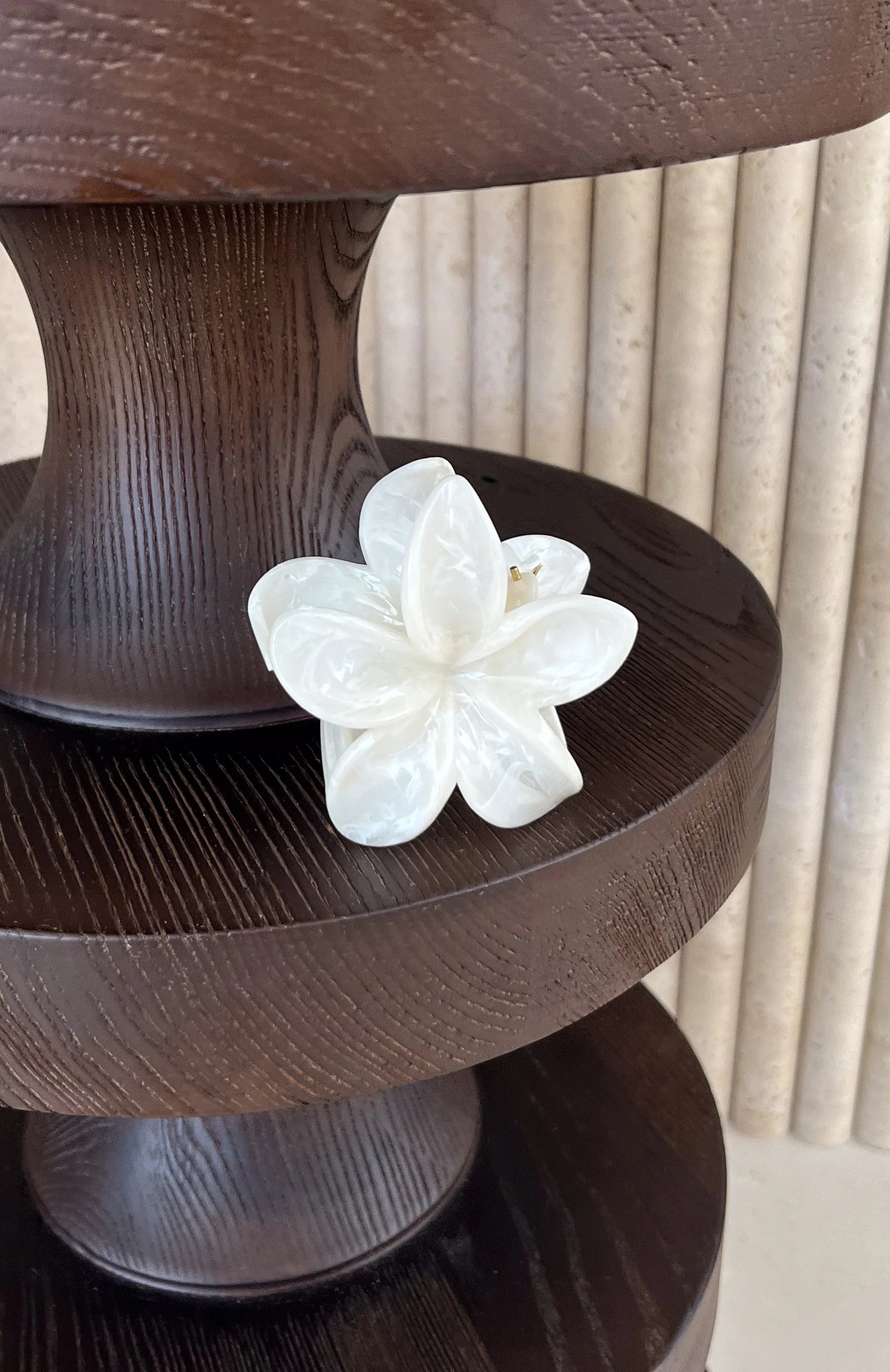 Eyvette Boutique Floral Charm Hair Clip - White Marble